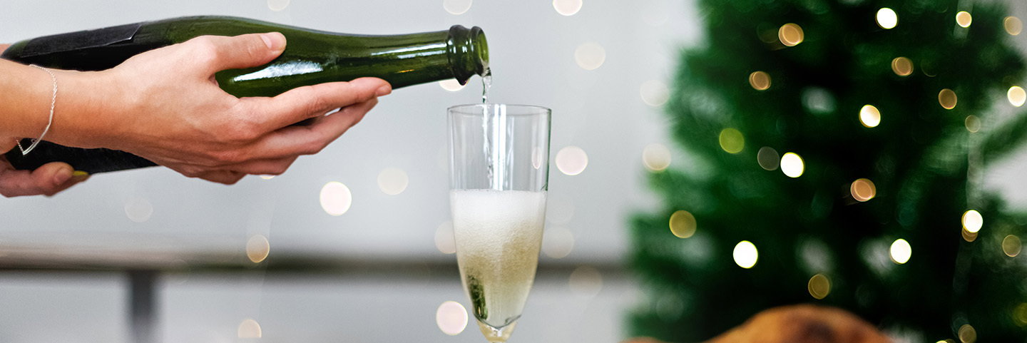 Banner bollicine versate calice Champagne